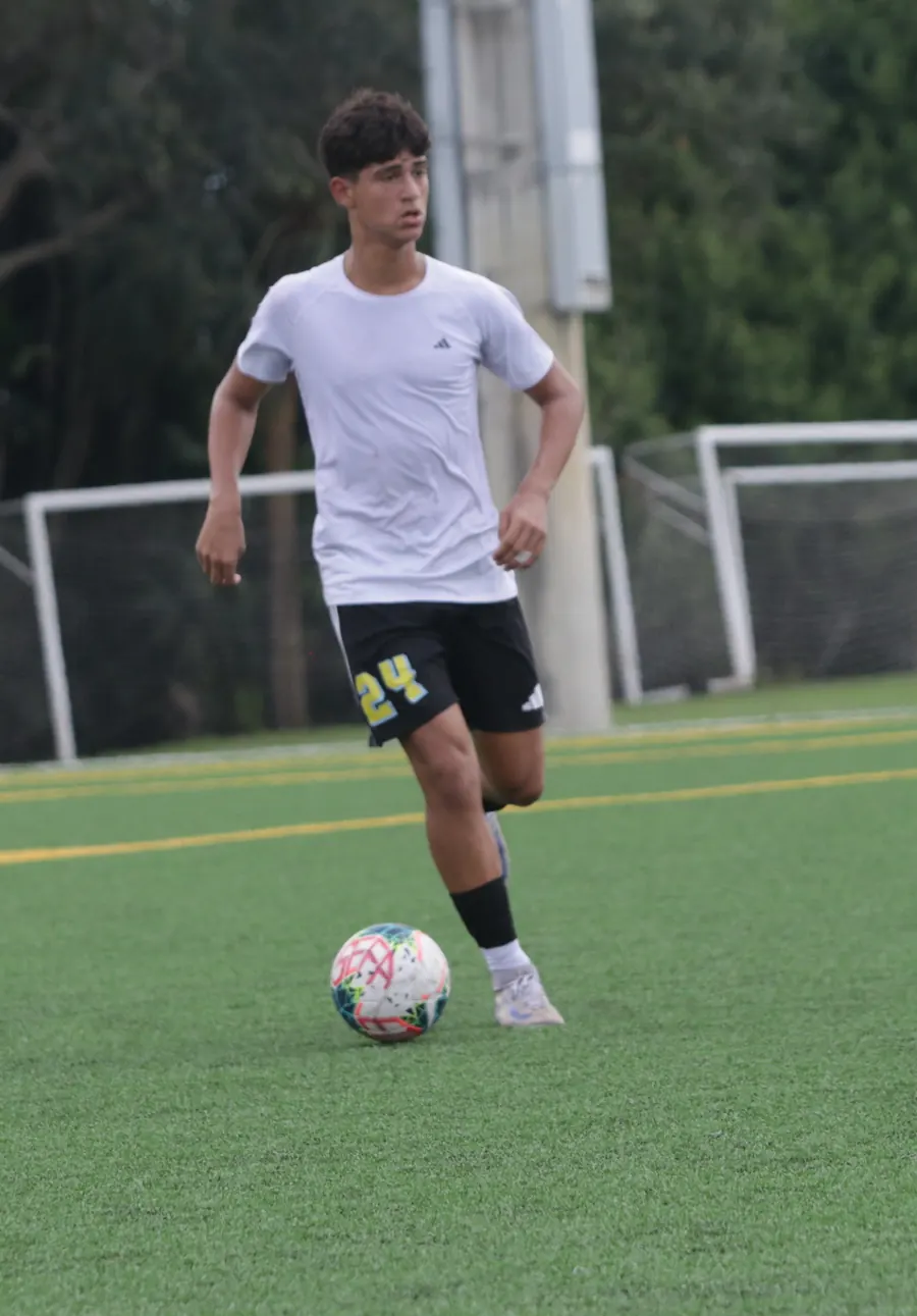 Eddy Oliveira on the ball